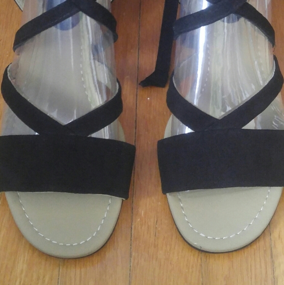 ⛔SOLD⛔ 🌱HOST PICK🌱Strappy Black Suede BlockHeel Sandals - Picture 9 of 12